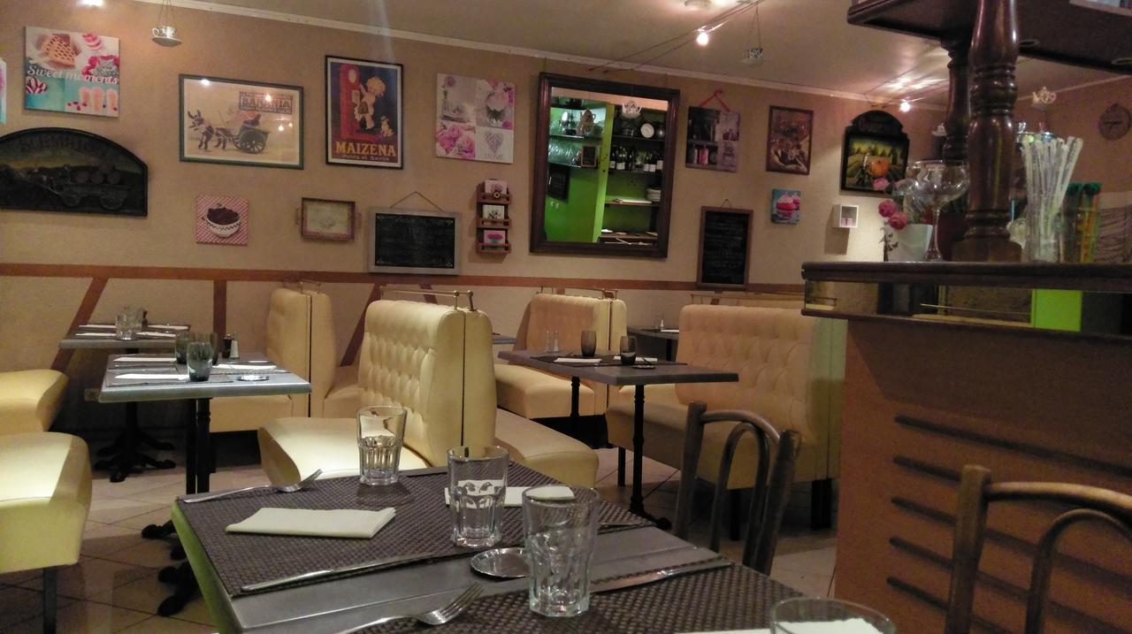 Logis De L'Europe Restaurant Le Cepage Otel Corbigny Dış mekan fotoğraf