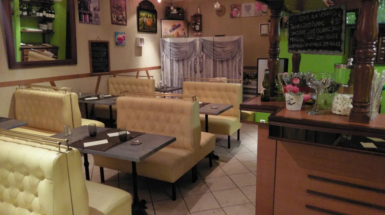 Logis De L'Europe Restaurant Le Cepage Otel Corbigny Dış mekan fotoğraf